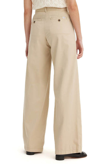 Wide leg trousers and pleats